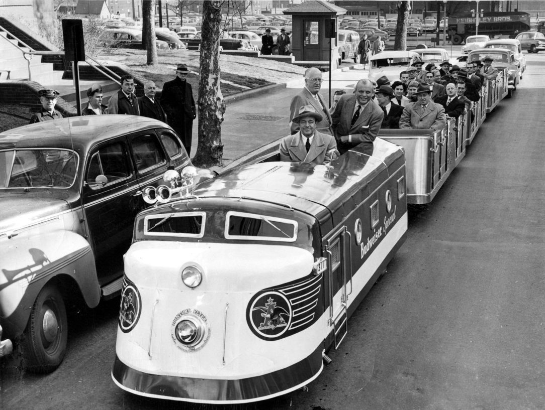 Gussie hosts Cardinals players at Grant's Farm, then opens parts to public (1954)